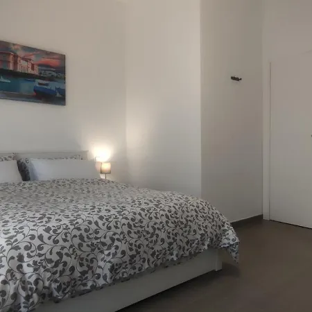 Bh Brando House Bed & Breakfast *